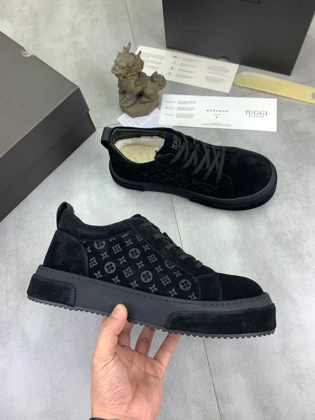 Men's men's shoes 💰P600 New arrival 🆕🆕🆕 IUGGI new retro presbyopic men's shoes Casual and versatile, full of high-end sense, fashionable and luxury style, joint model, retro presbyopic factor, full of handsome style, first layer suede cowhide, wool lining, rubber outsole, light and non-slip size: 39-44, three colors 9681-c22